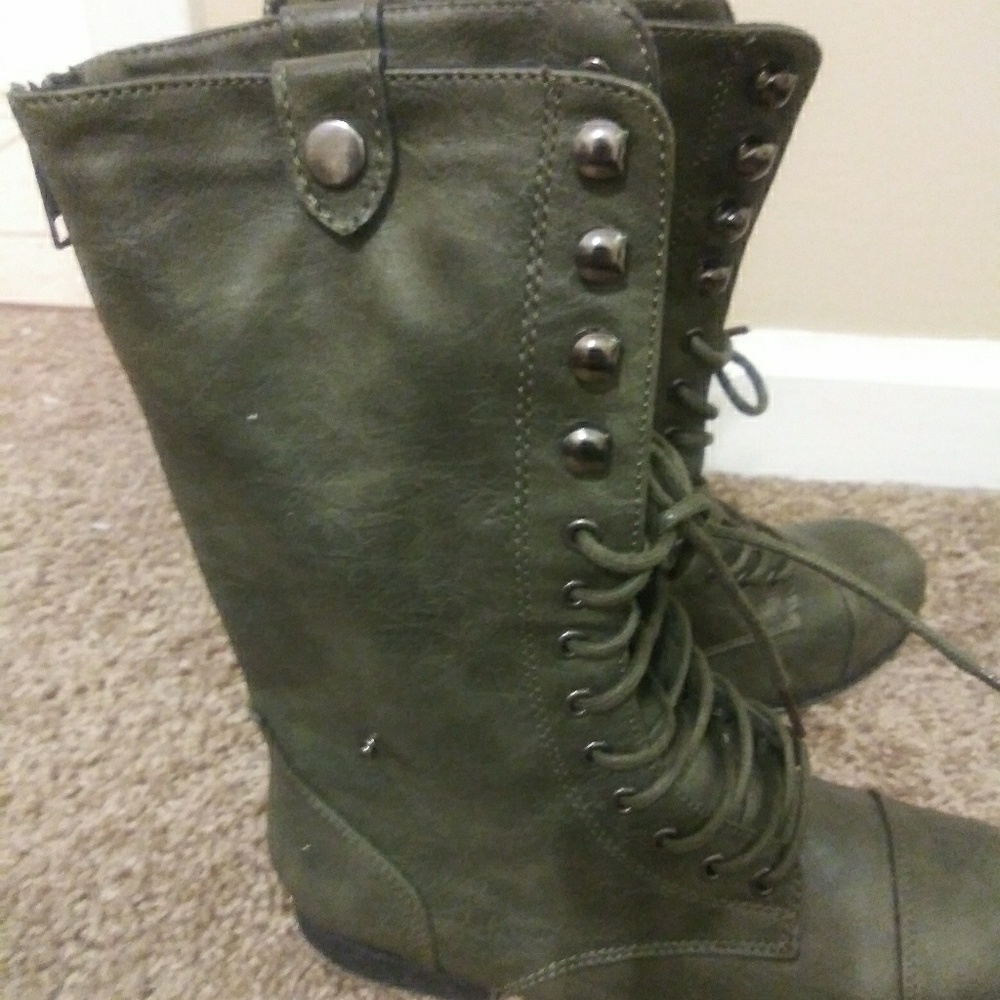 Combat boots
